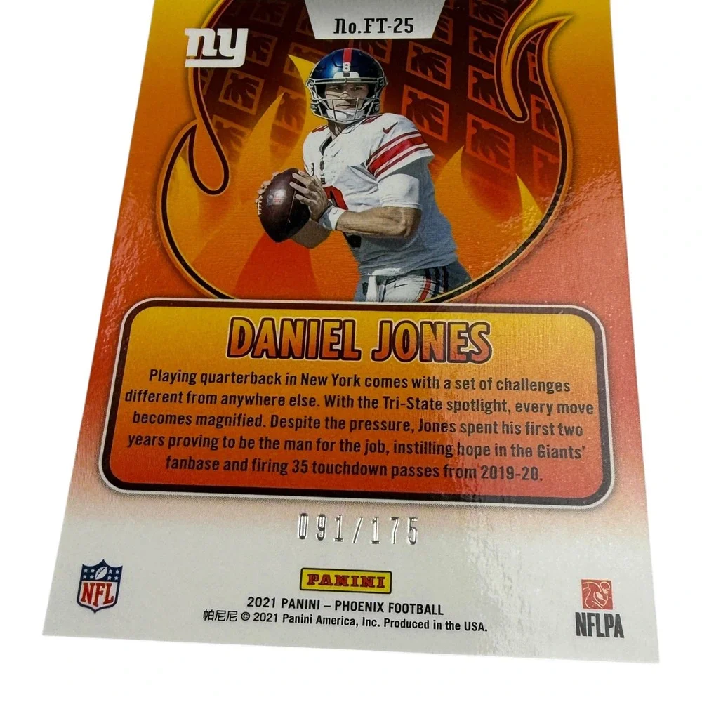 2021 Panini Phoenix Daniel Jones Flame Throwers Pink Prizm /175 No. FT-25 Giants